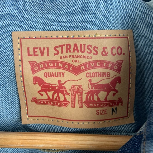 Levi’s Original Trucker Jacket Medium Blue Button Up Jean Jacket - Picture 6 of 9